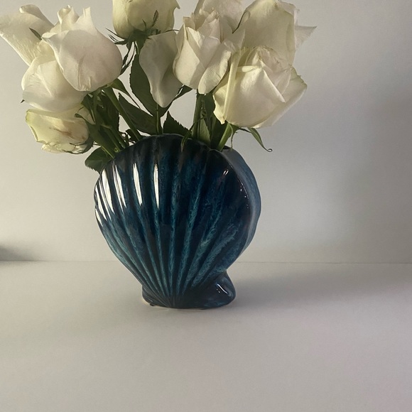 Seashell Vase - Picture 2 of 3
